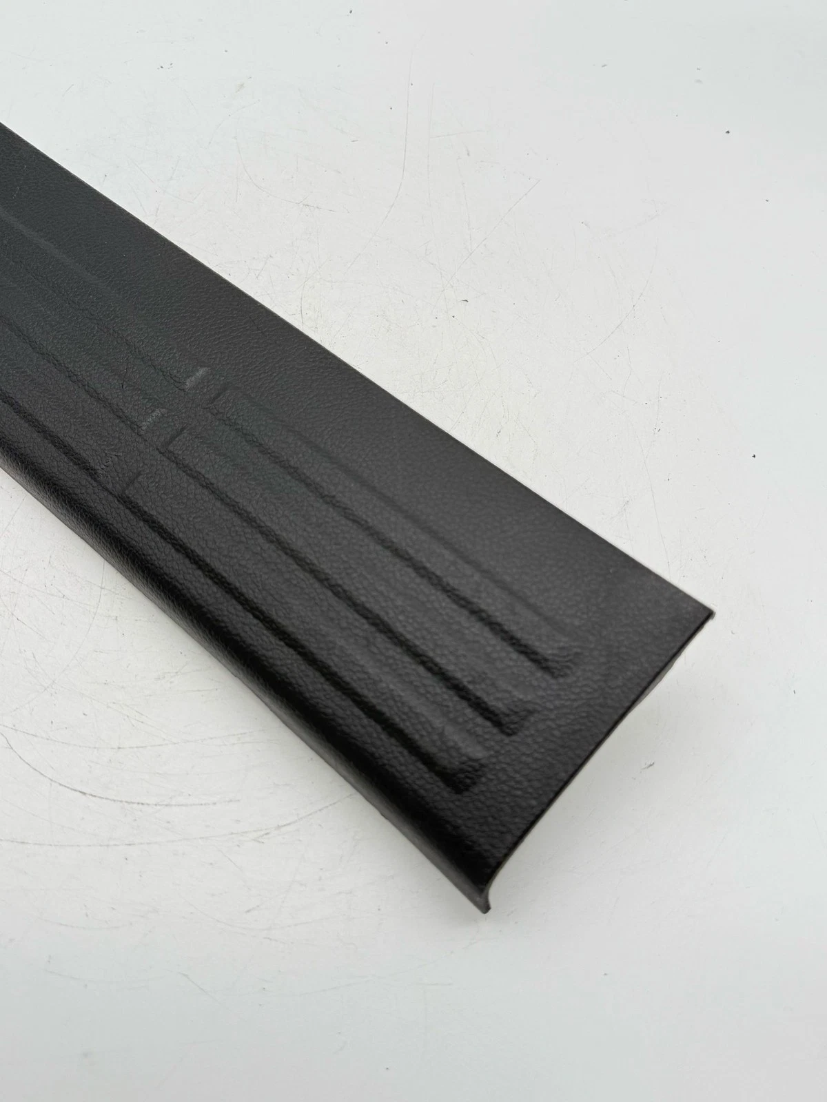 2019 - 2023 FORD RANGER CREW CAB REAR LEFT DOOR SILL SCUFF PLATE OEM KB3B2613245 - Image 4
